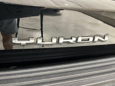 Used 2025 GMC Yukon AT4 w/ AT4 Premium Package AWD/4WD image 31