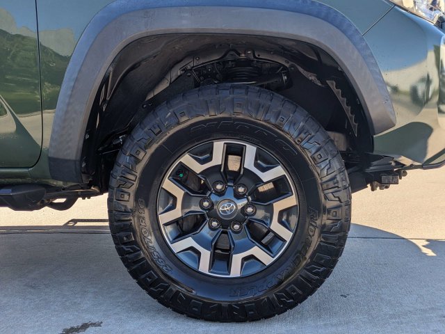 Used 2021 Toyota Tacoma TRD Off-Road w/ Technology Package AWD/4WD image 11