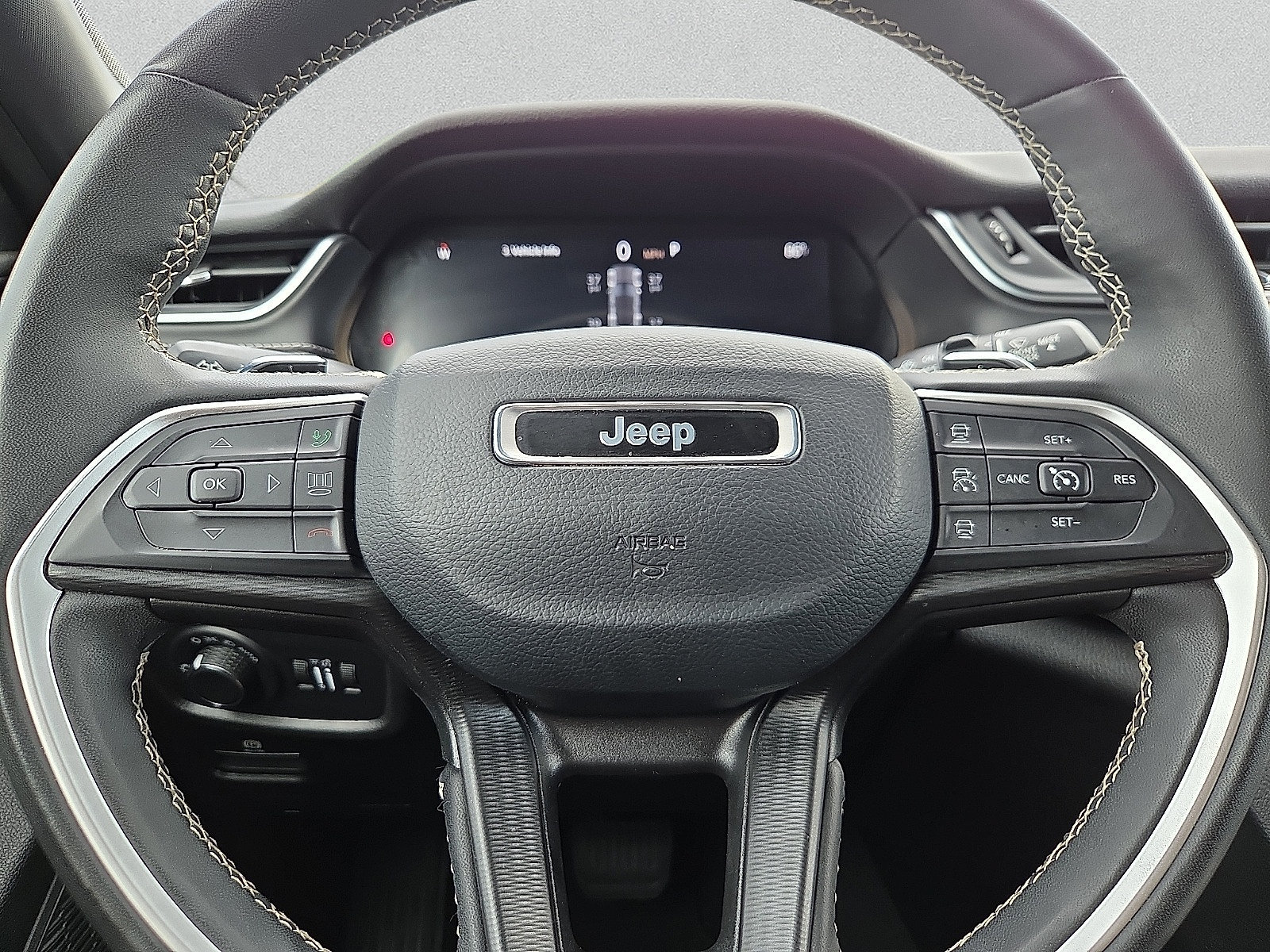 Used 2024 Jeep Grand Cherokee Altitude AWD/4WD image 24