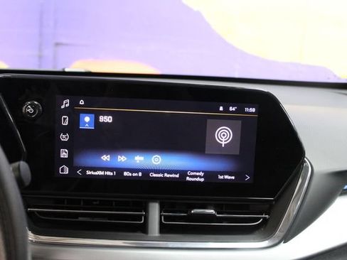 Used 2025 Chevrolet Trax LT FWD image 19