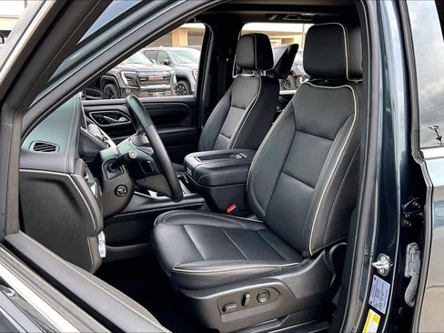 Used 2021 GMC Yukon SLT w/ SLT Premium Package image 8