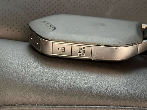 Used 2026 Kia Carnival FWD image 22