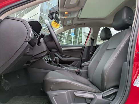 Used 2020 Volkswagen Jetta SE w/ SE Cold Weather Package FWD image 2