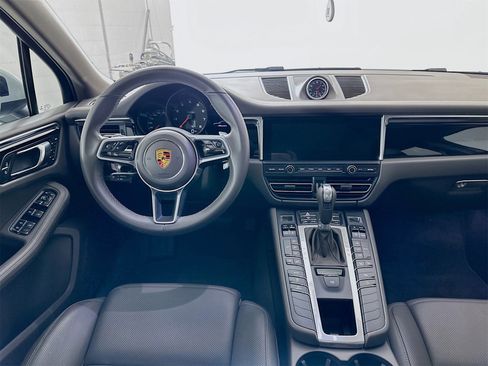 Used 2021 Porsche Macan image 25