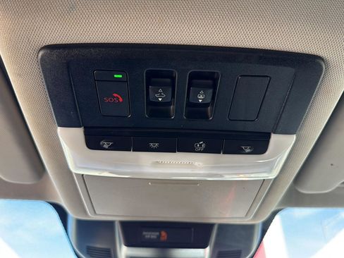 Used 2023 Nissan Rogue SL w/ SL Premium Package image 35