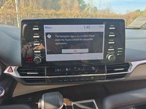 Used 2021 Toyota Sienna XLE image 24