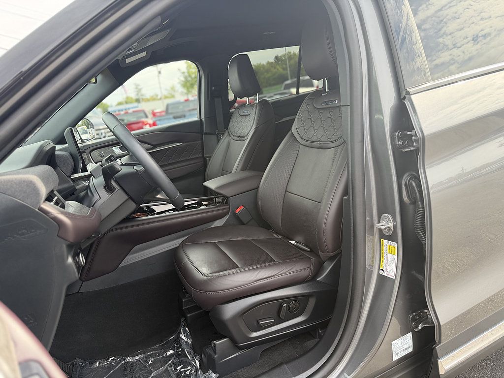 Used 2025 Ford Explorer Platinum w/ Ultimate Package AWD/4WD image 14