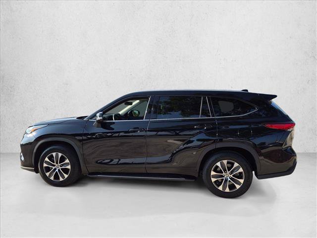 Certified 2022 Toyota Highlander XLE FWD image 8