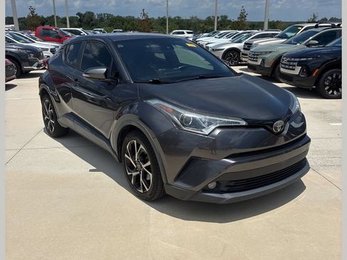 Used 2018 Toyota C-HR XLE FWD image 1