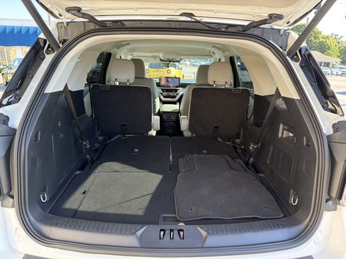 Used 2025 Ford Explorer Active w/ Active Comfort Package RWD image 5