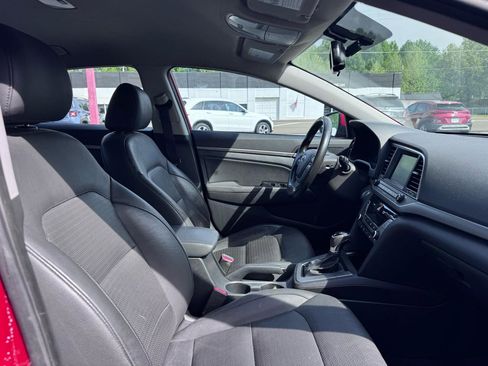 Used 2017 Hyundai Elantra Limited image 10