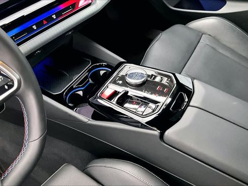 Used 2025 BMW M5 w/ Executive Package image 16