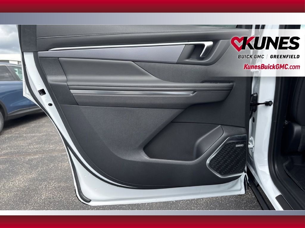 Used 2026 Buick Enclave Sport Touring w/ LPO, Floor Liner Package AWD/4WD image 44