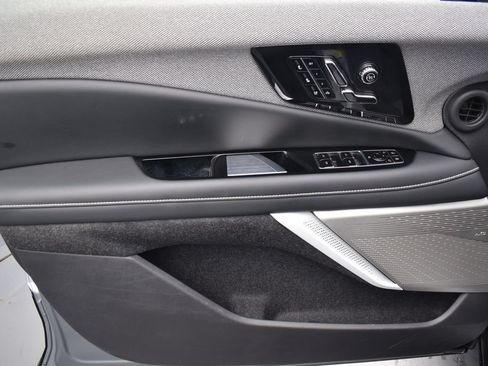 Used 2025 Cadillac Optiq Sport 2 w/ LPO, Floor Liner Package AWD/4WD image 10