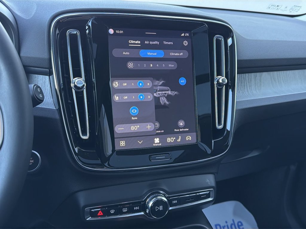 Certified 2025 Volvo XC40 B5 Plus AWD/4WD image 21