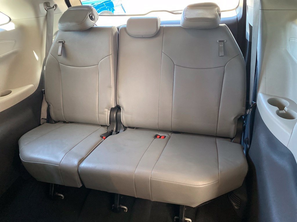 Used 2023 Toyota Sienna XLE FWD image 27