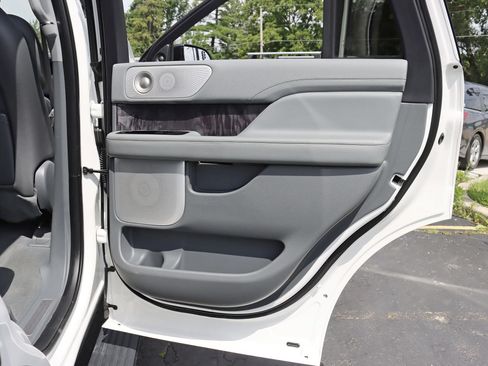 Used 2020 Lincoln Navigator Reserve w/ Luxury Package AWD/4WD image 41