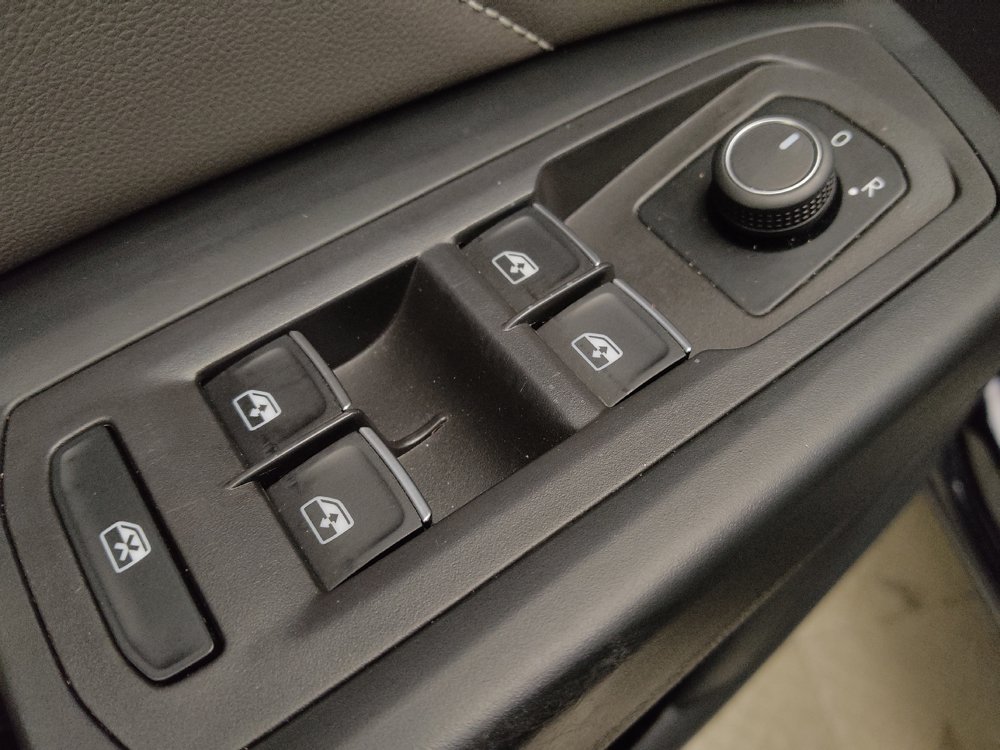 Used 2022 Volkswagen Atlas Cross Sport SE FWD image 27