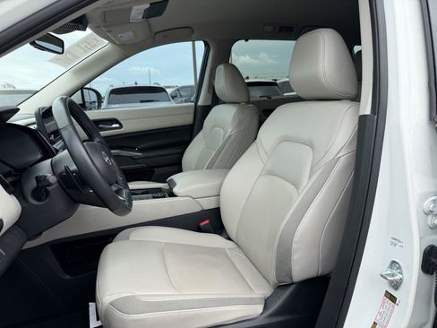 Used 2024 Nissan Pathfinder SL AWD/4WD image 15
