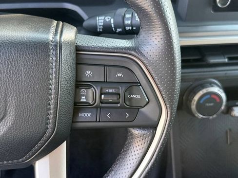 Used 2025 Toyota 4Runner SR5 AWD/4WD image 11