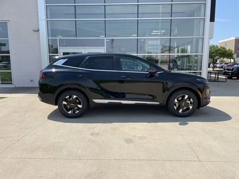 New 2026 Kia Sportage LX FWD image 4