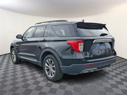 Used 2022 Ford Explorer XLT w/ Equipment Group 202A image 7
