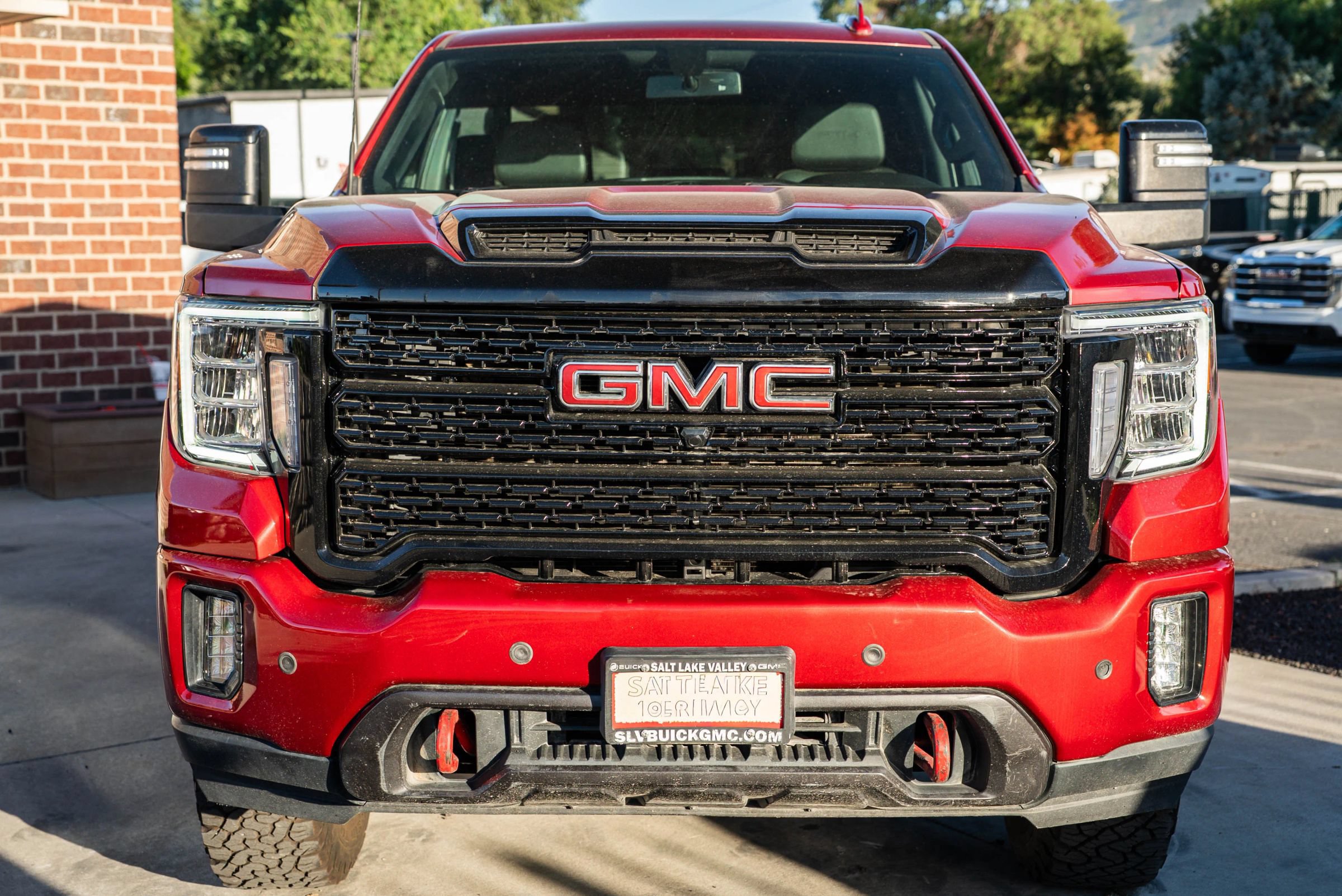 Used 2022 GMC Sierra 2500 AT4 AWD/4WD image 2