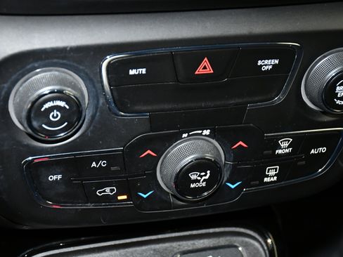 Used 2020 Jeep Compass Latitude image 30