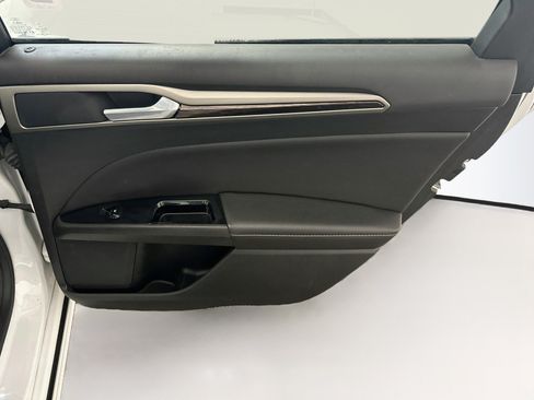 Used 2013 Ford Fusion SE FWD image 29