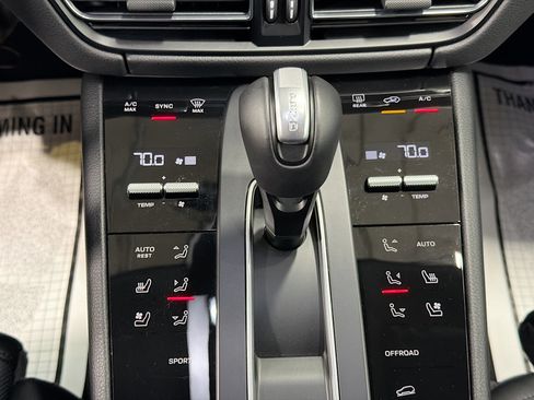 Certified 2025 Porsche Macan image 34