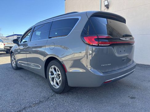 Used 2022 Chrysler Pacifica Limited image 5