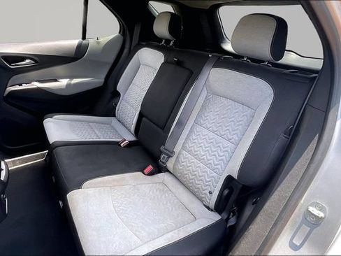 Used 2022 Chevrolet Equinox LT FWD image 16