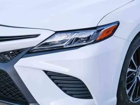 Certified 2020 Toyota Camry SE FWD image 12