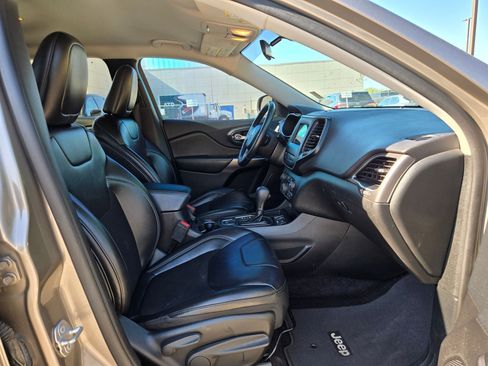 Used 2019 Jeep Cherokee Latitude Plus FWD image 27