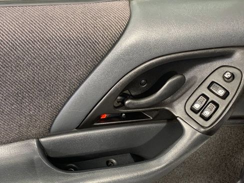 Used 1994 Chevrolet Camaro Z28 RWD image 15