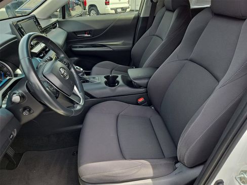 Used 2022 Toyota Venza LE AWD/4WD image 11