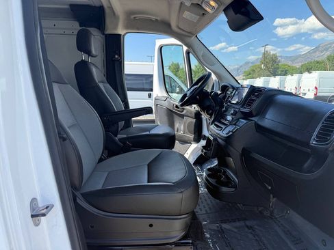 Used 2025 RAM ProMaster 2500 w/ Convenience Group FWD image 17