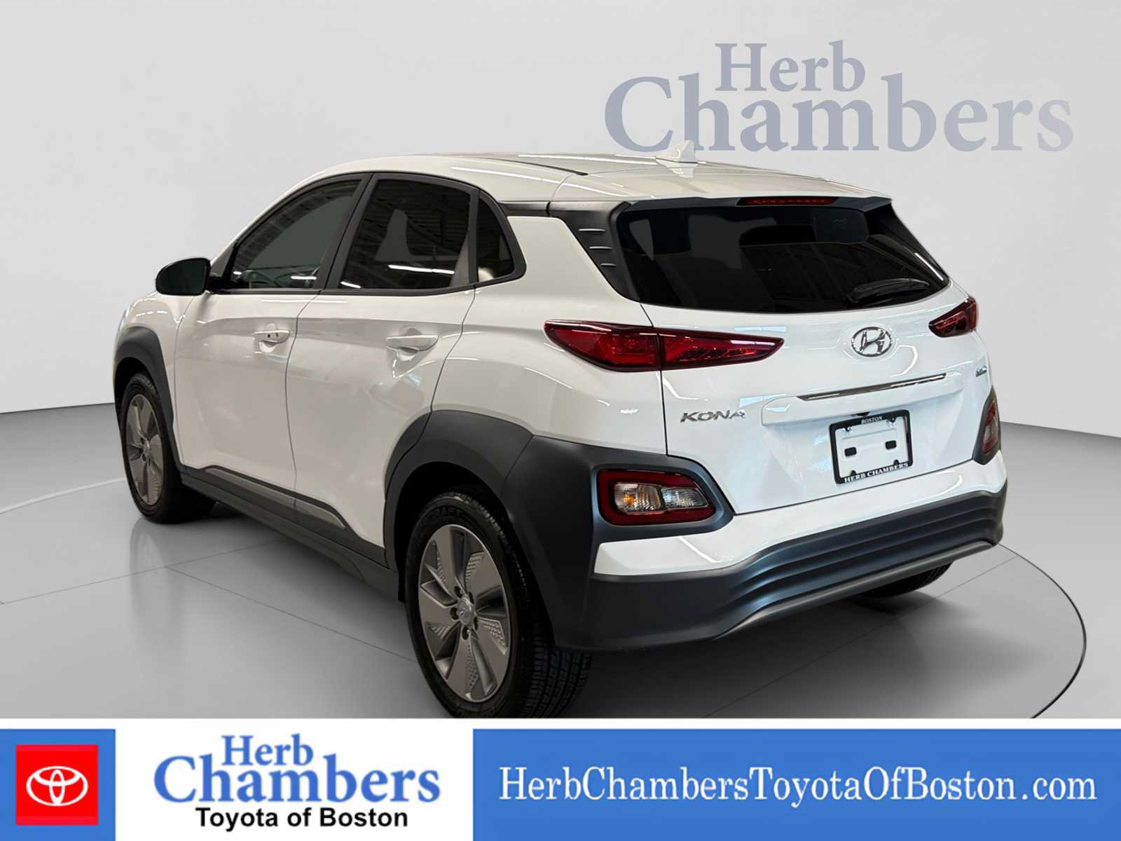 Used 2021 Hyundai Kona Limited w/ Cargo Package FWD image 3