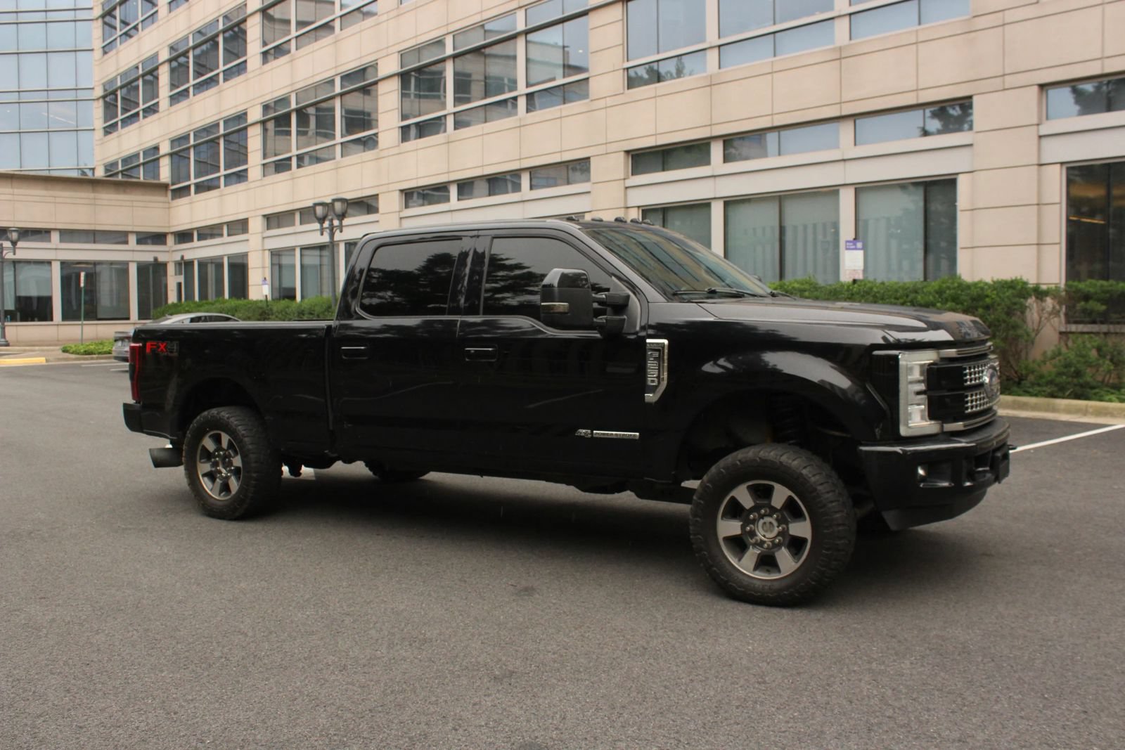 Used 2017 Ford F250 Lariat w/ Lariat Ultimate Package AWD/4WD image 2