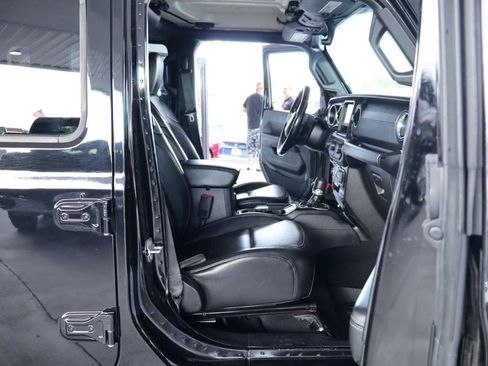 Used 2019 Jeep Wrangler Unlimited Sahara AWD/4WD image 38