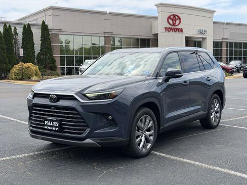 Used 2024 Toyota Grand Highlander AWD image 24