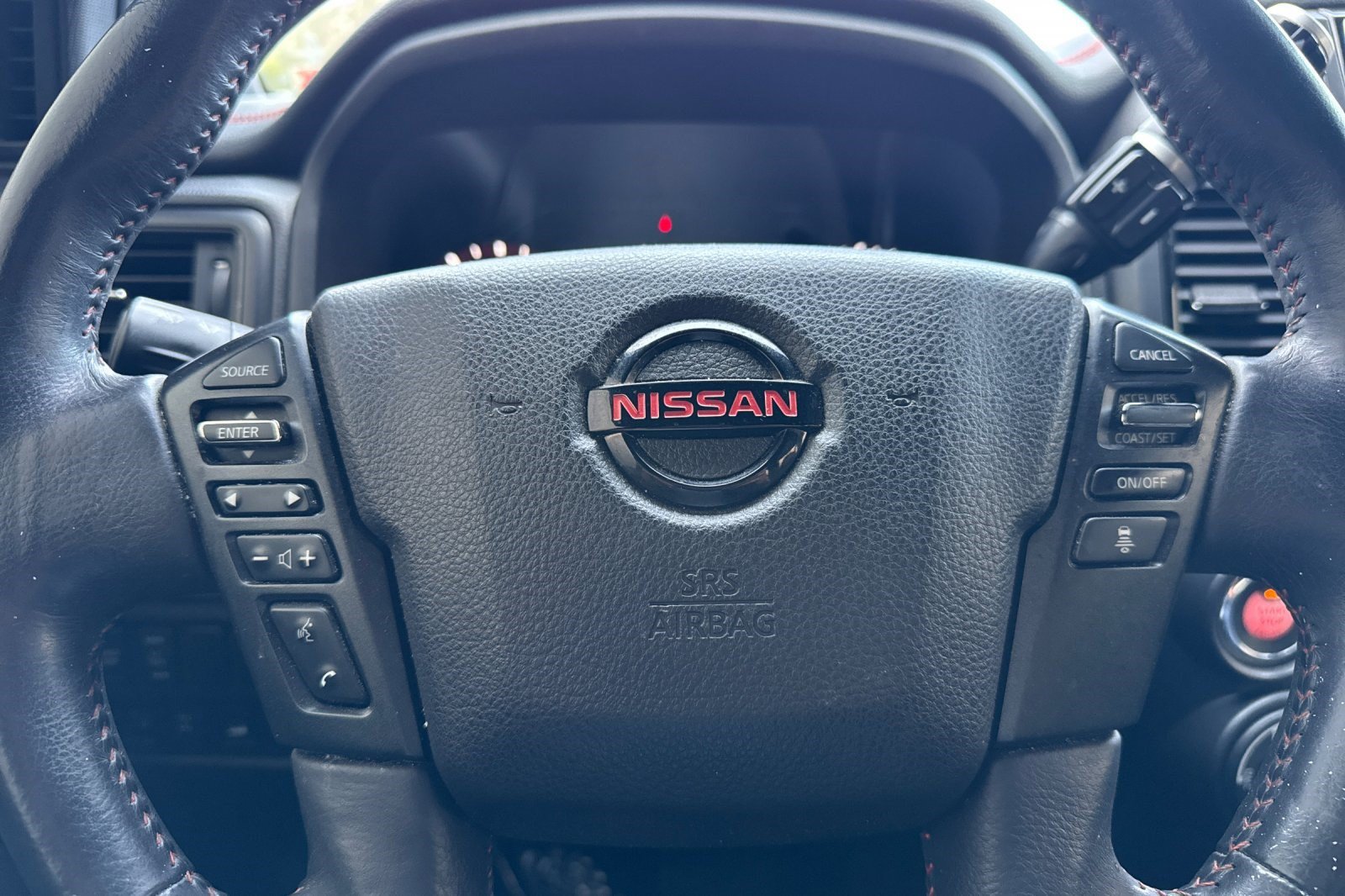 Used 2021 Nissan Titan PRO-4X w/ Pro-4x Convenience Package AWD/4WD image 10