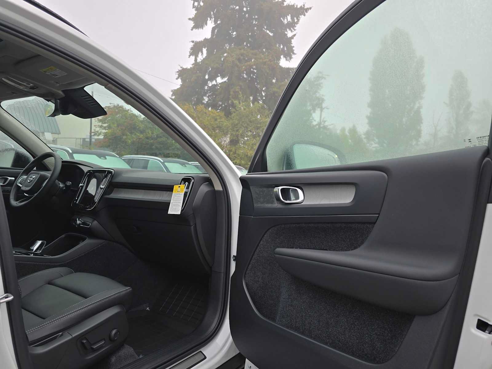 Used 2026 Volvo XC40 B5 Plus w/ Protection Package Premier AWD/4WD image 11