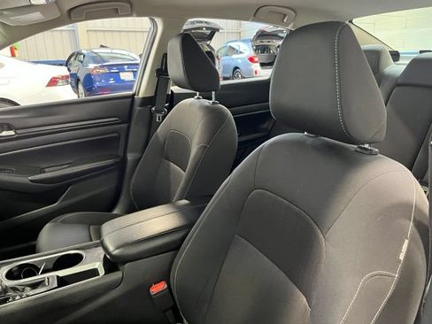 Used 2024 Nissan Altima 2.5 SV FWD image 24