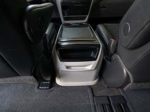 Used 2014 Toyota Sienna SE FWD image 18