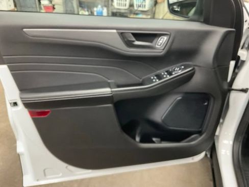Used 2023 Ford Escape Active AWD/4WD image 5