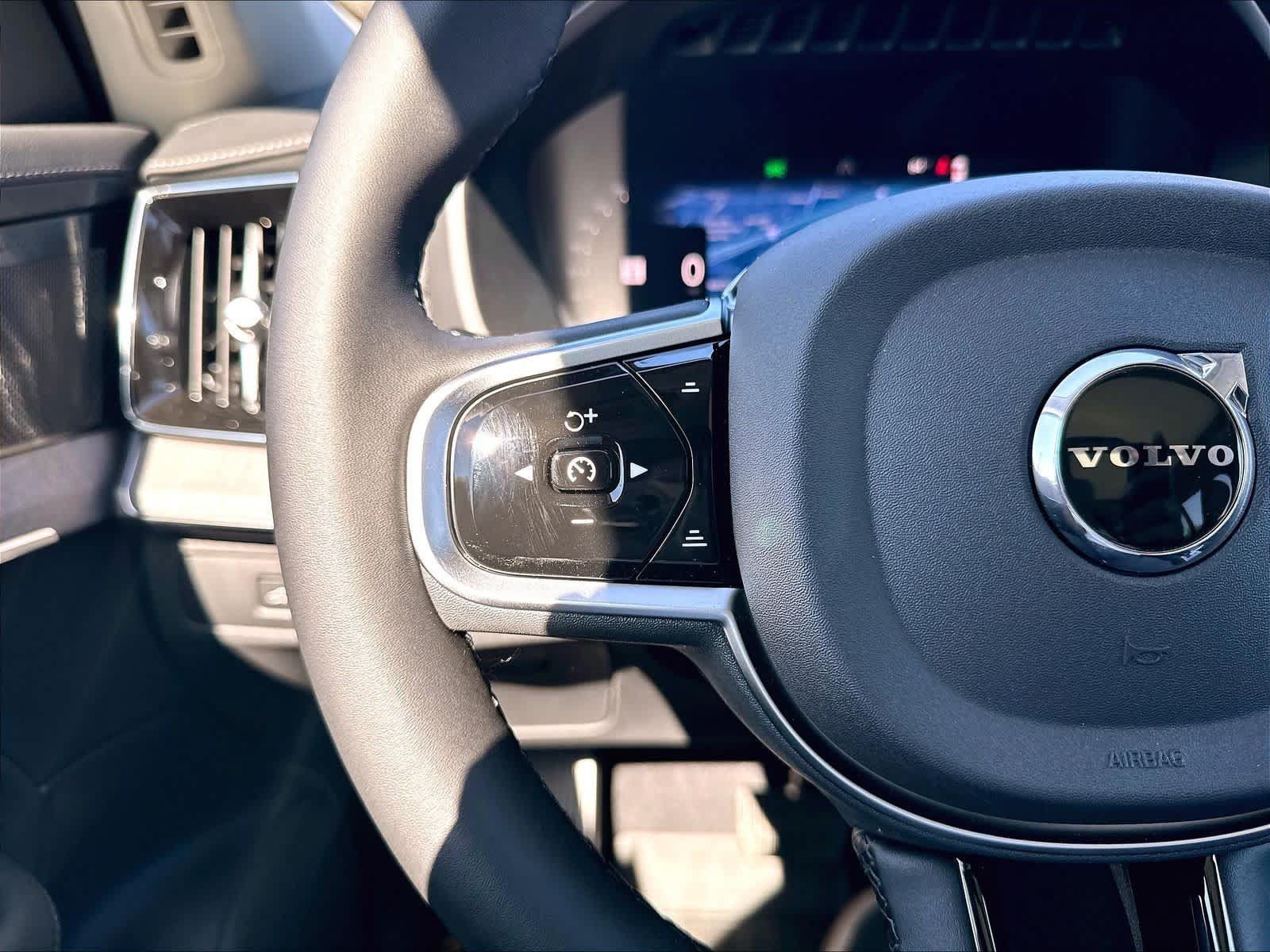 New 2026 Volvo XC90 B5 Ultra w/ Protection Package AWD/4WD image 17