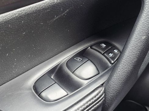 Used 2014 Nissan Rogue SV AWD/4WD image 26