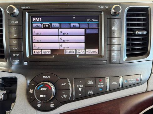 Used 2012 Toyota Sienna XLE image 22