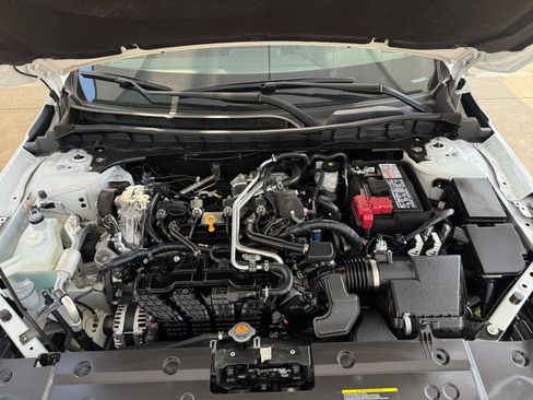 Used 2025 Nissan Altima 2.5 SV FWD image 32